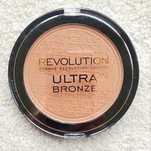 Makeup Revolution Ultra Bronze Bronzer Contour Contouring Powder Foundation NEW